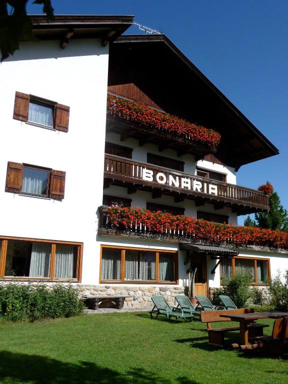 Garni Bonaria Aparthotel Corvara In Badia Exterior foto
