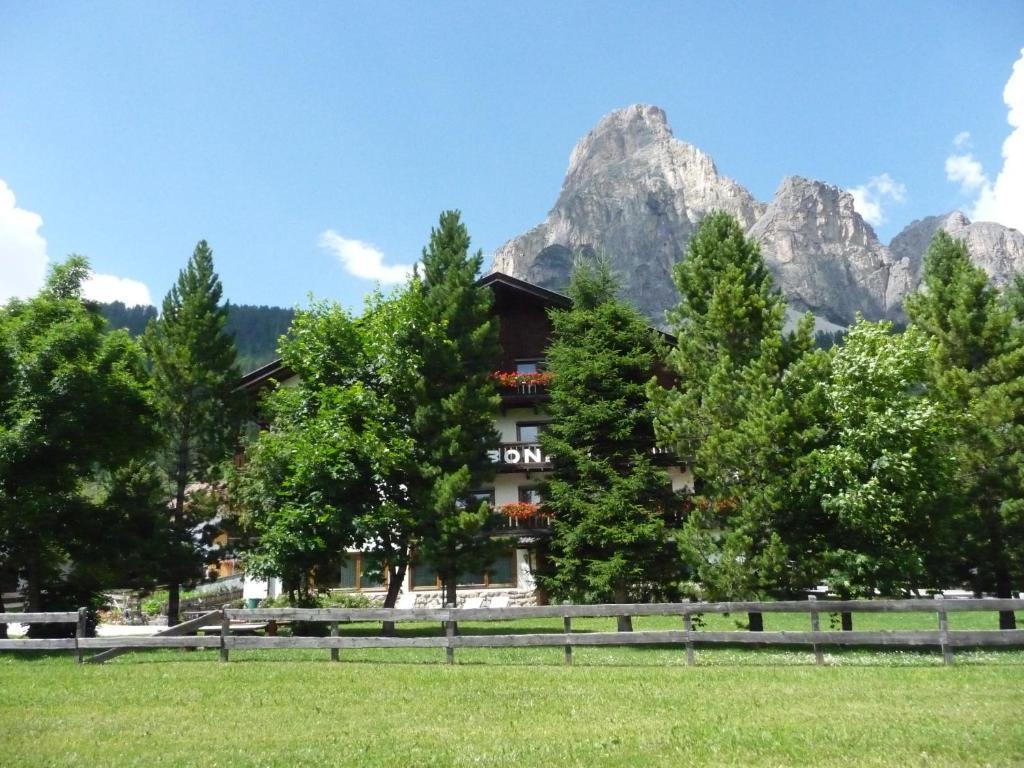 Garni Bonaria Aparthotel Corvara In Badia Exterior foto