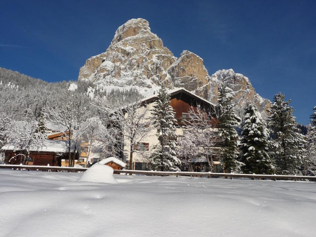 Garni Bonaria Aparthotel Corvara In Badia Exterior foto